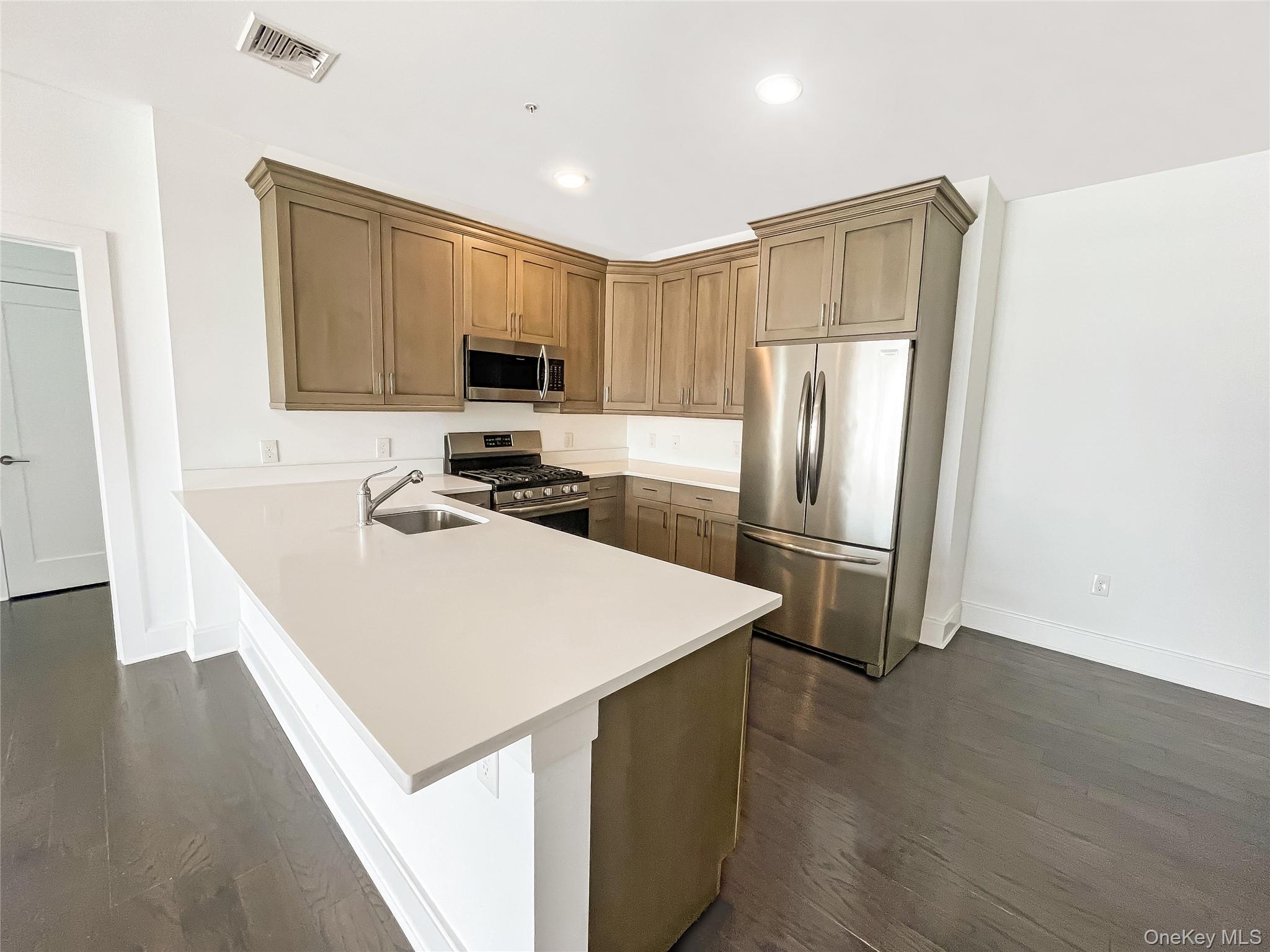 234 Marina Pointe Drive # 234, East Rockaway, NY 11518