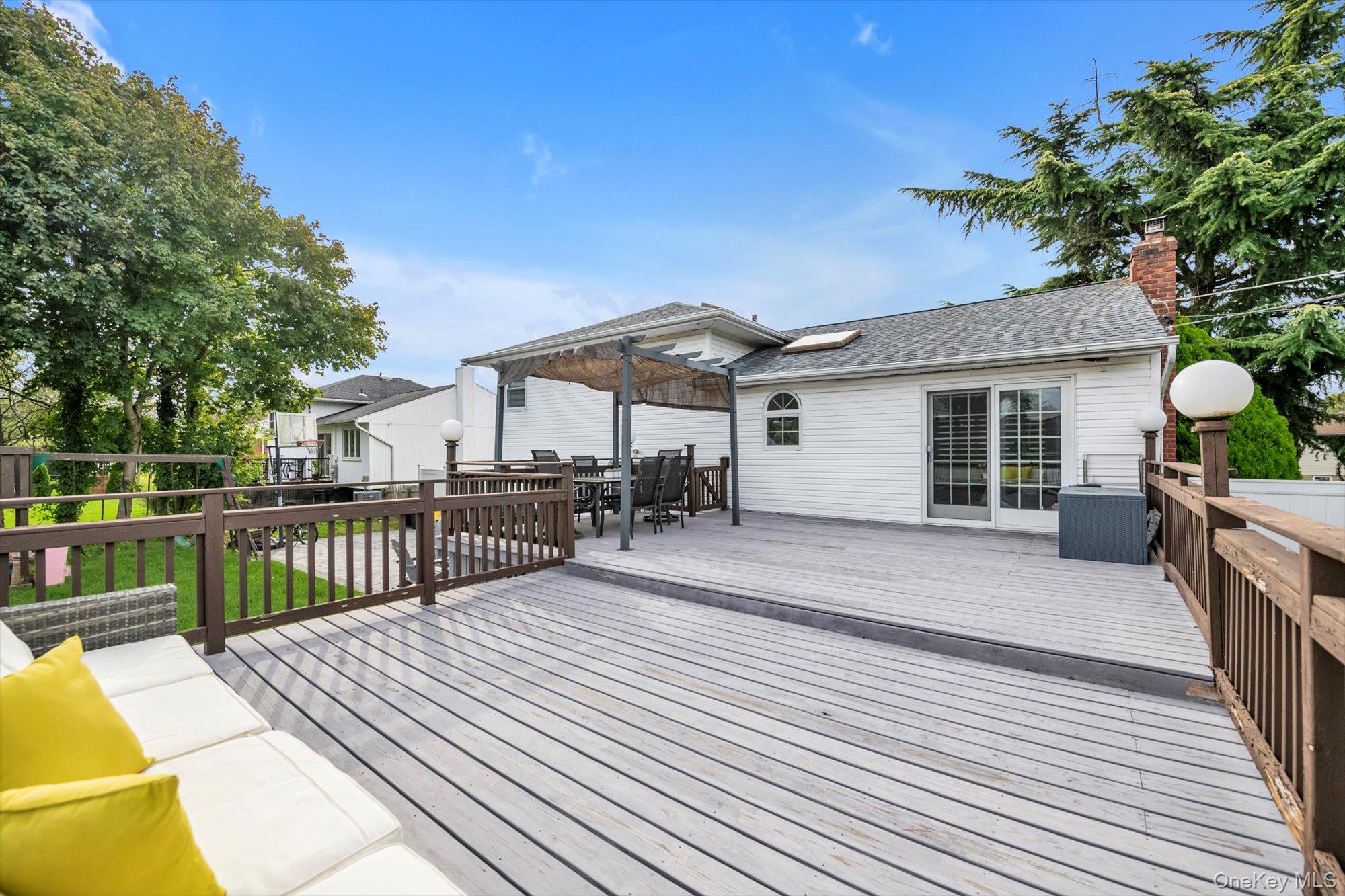 12 Julliard Drive, Plainview, NY 11803