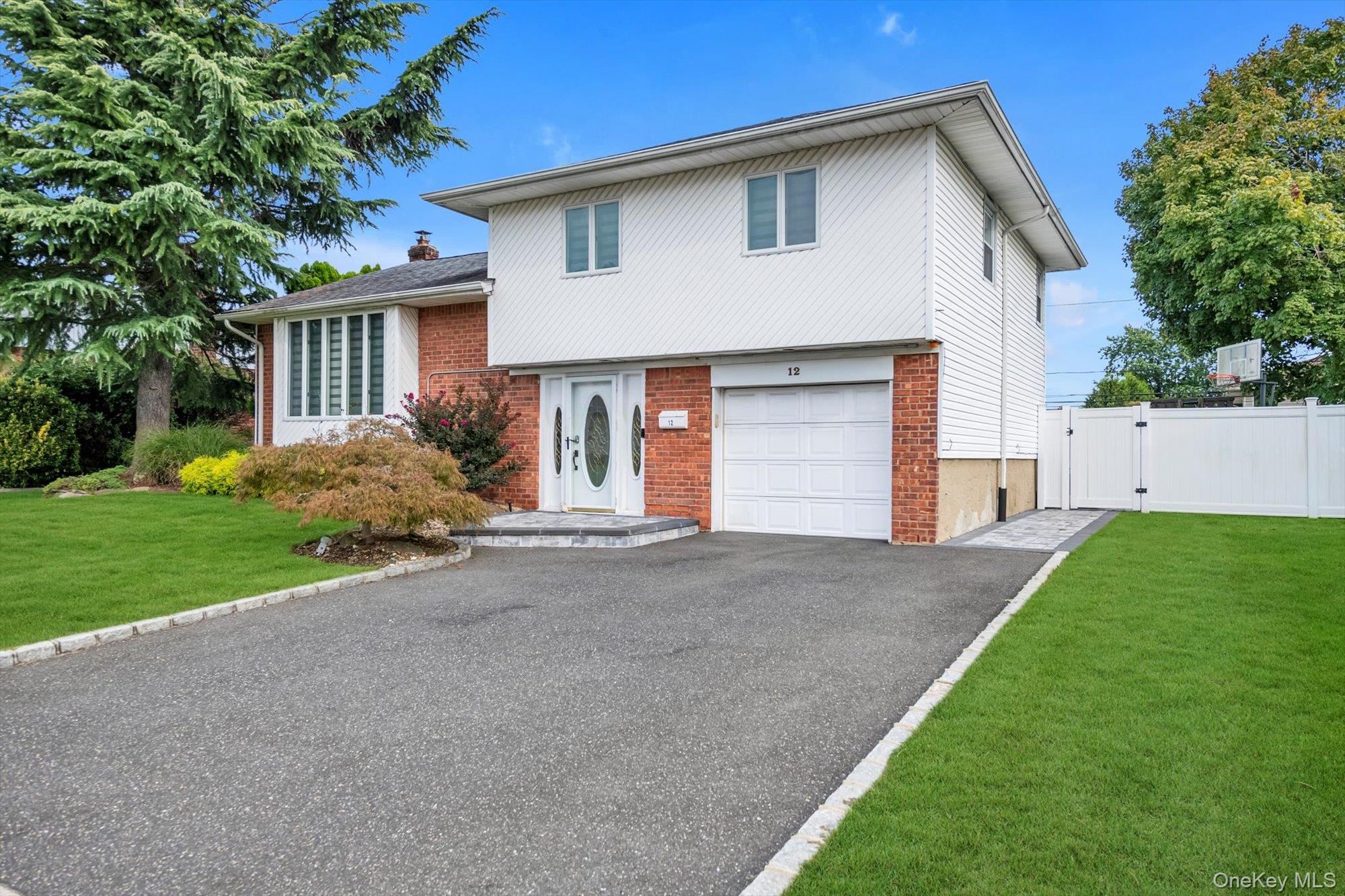 12 Julliard Drive, Plainview, NY 11803