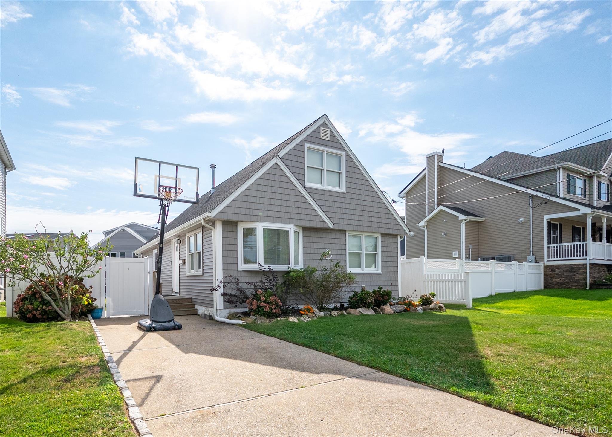 437 Little East Neck Road S, Babylon, NY 11702