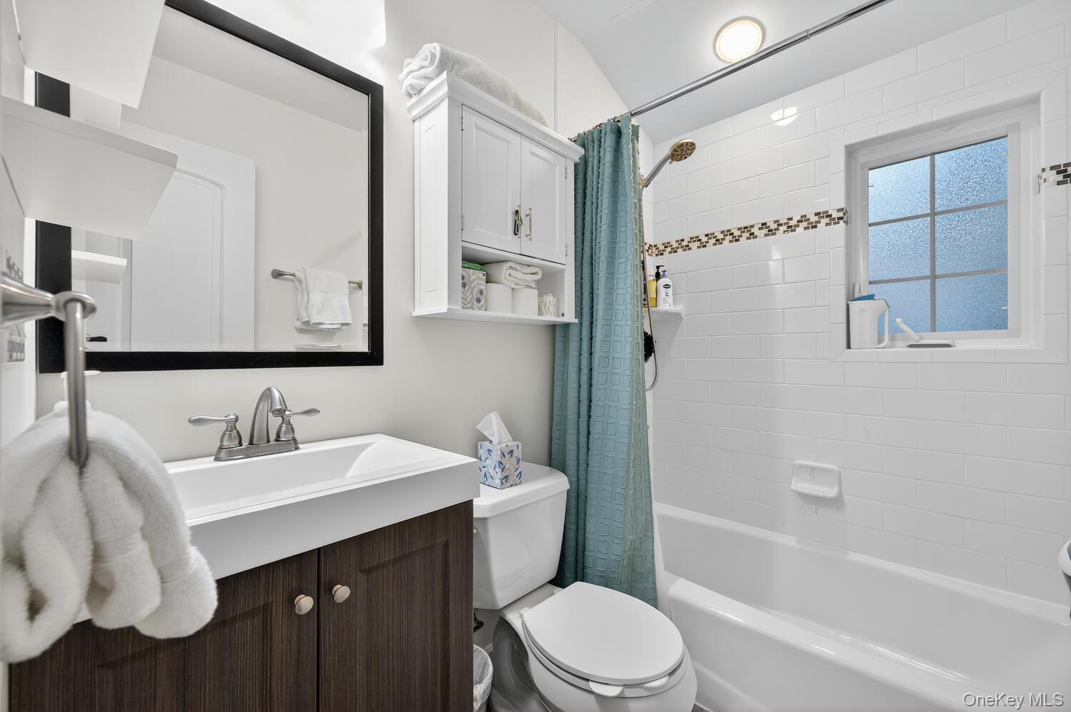 10 Lee Gray Court, Glen Cove, NY 11542