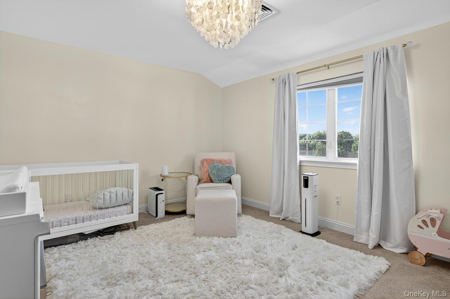 10 Lee Gray Court, Glen Cove, NY 11542