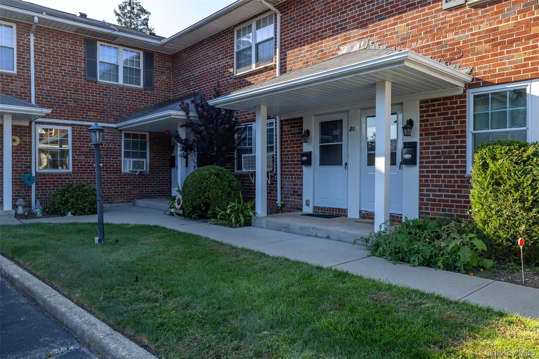 253 Hicksville Road # 2K, Bethpage, NY 11714