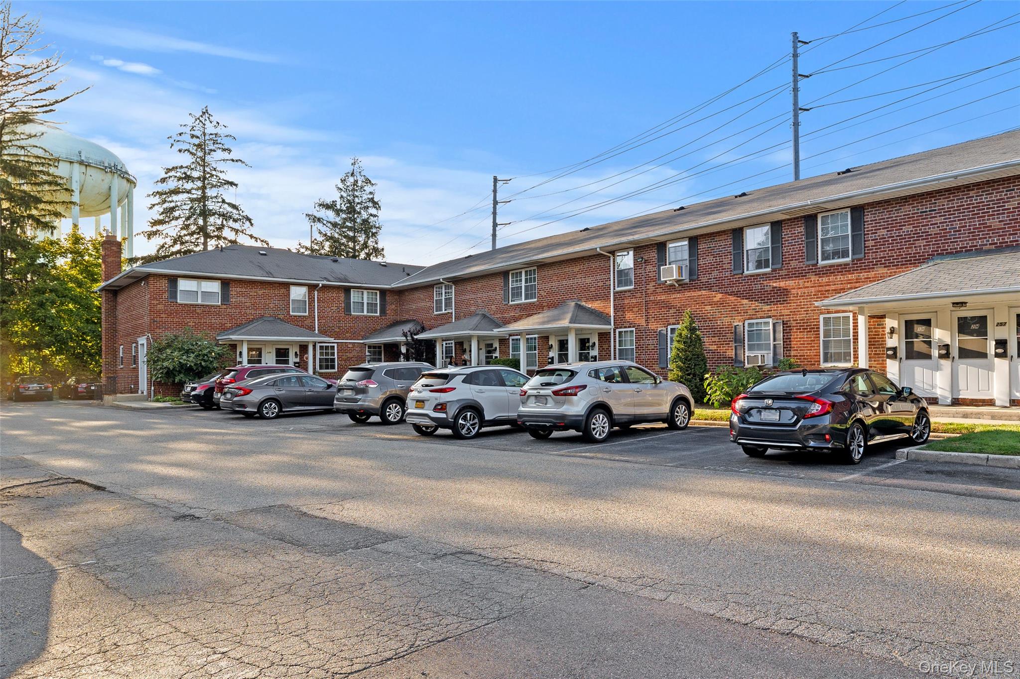 253 Hicksville Road # 2K, Bethpage, NY 11714