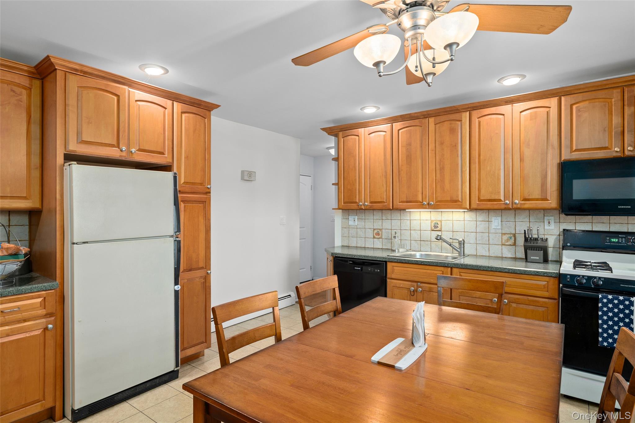 253 Hicksville Road # 2K, Bethpage, NY 11714