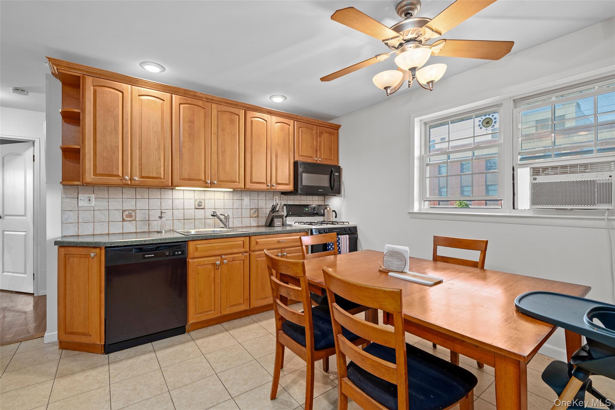 253 Hicksville Road # 2K, Bethpage, NY 11714