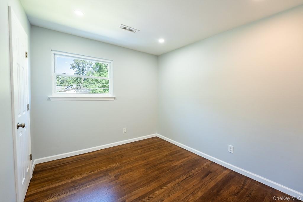 25 Robin Road, Poughkeepsie, NY 12601