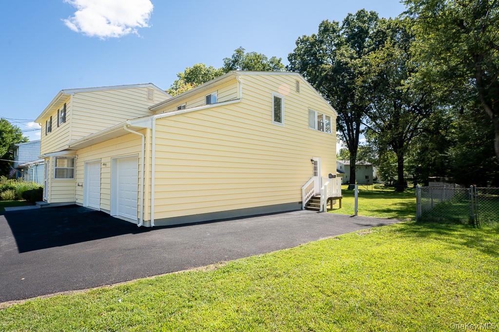 25 Robin Road, Poughkeepsie, NY 12601