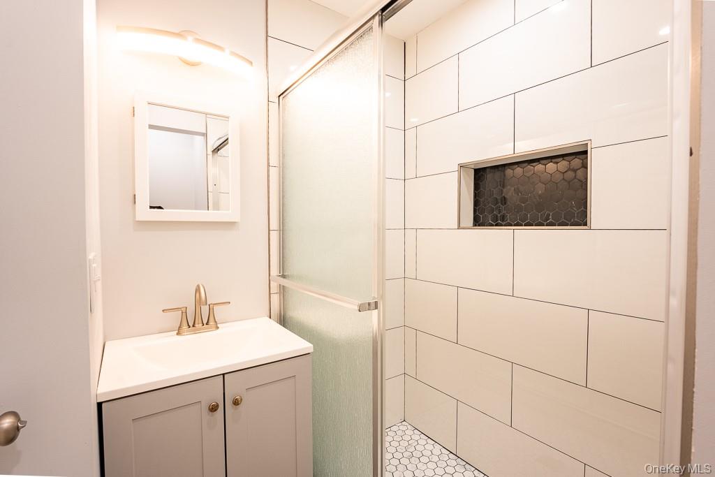 25 Robin Road, Poughkeepsie, NY 12601