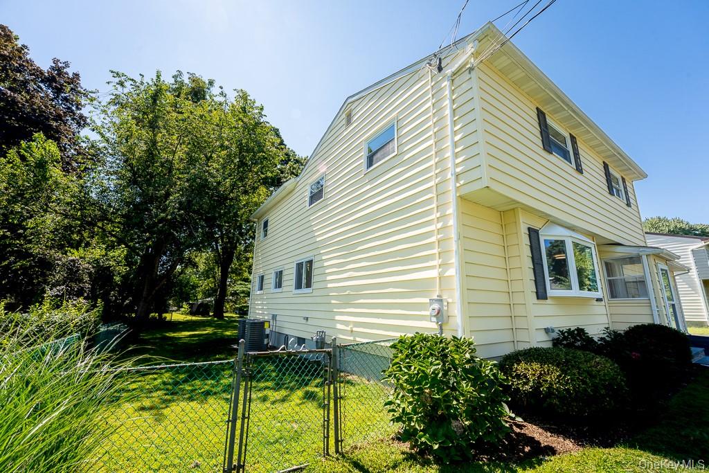 25 Robin Road, Poughkeepsie, NY 12601