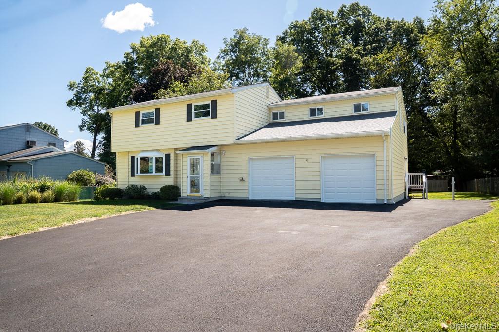 25 Robin Road, Poughkeepsie, NY 12601