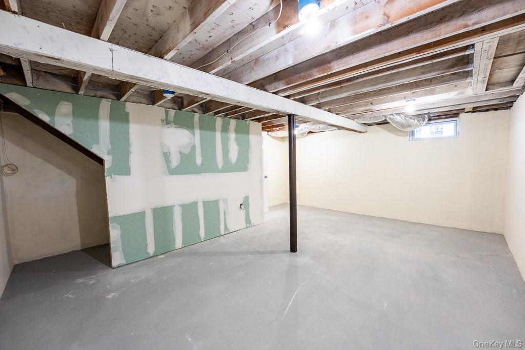 25 Robin Road, Poughkeepsie, NY 12601