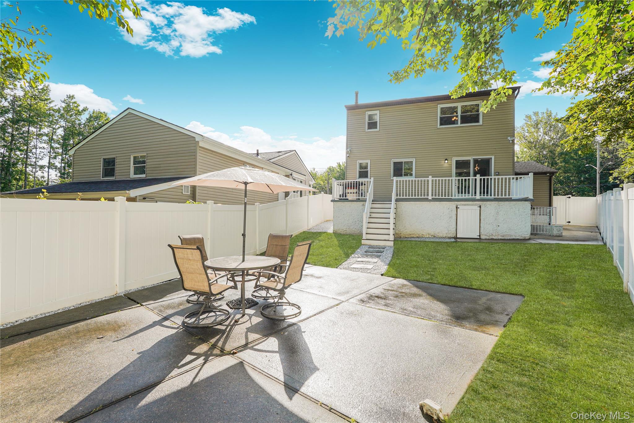 383 Woodrow Rd, Staten Island, NY 10312