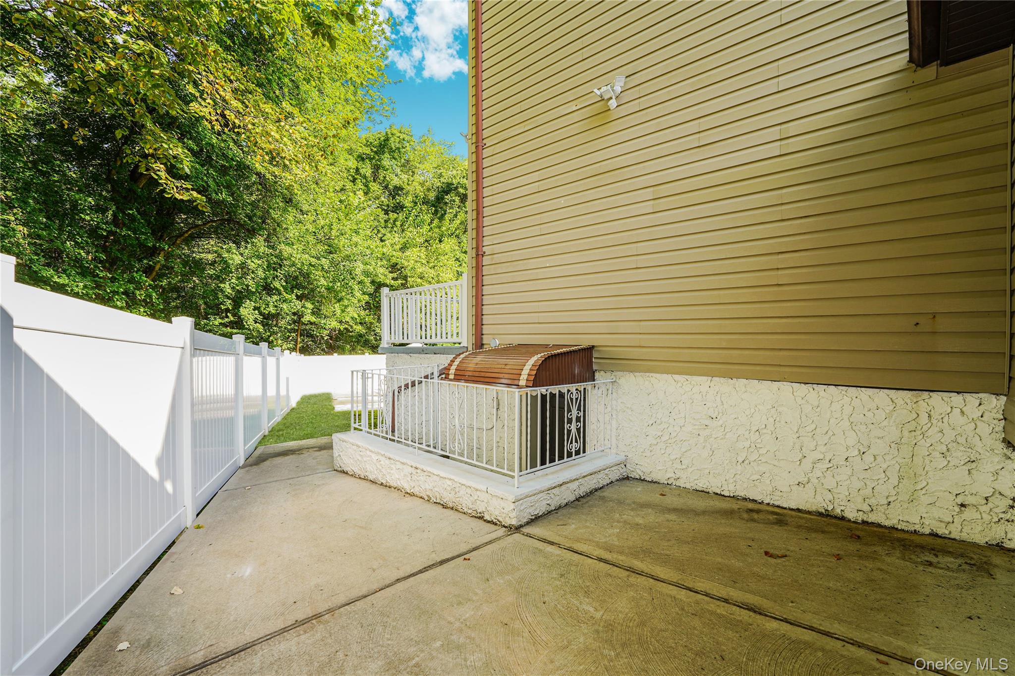 383 Woodrow Rd, Staten Island, NY 10312