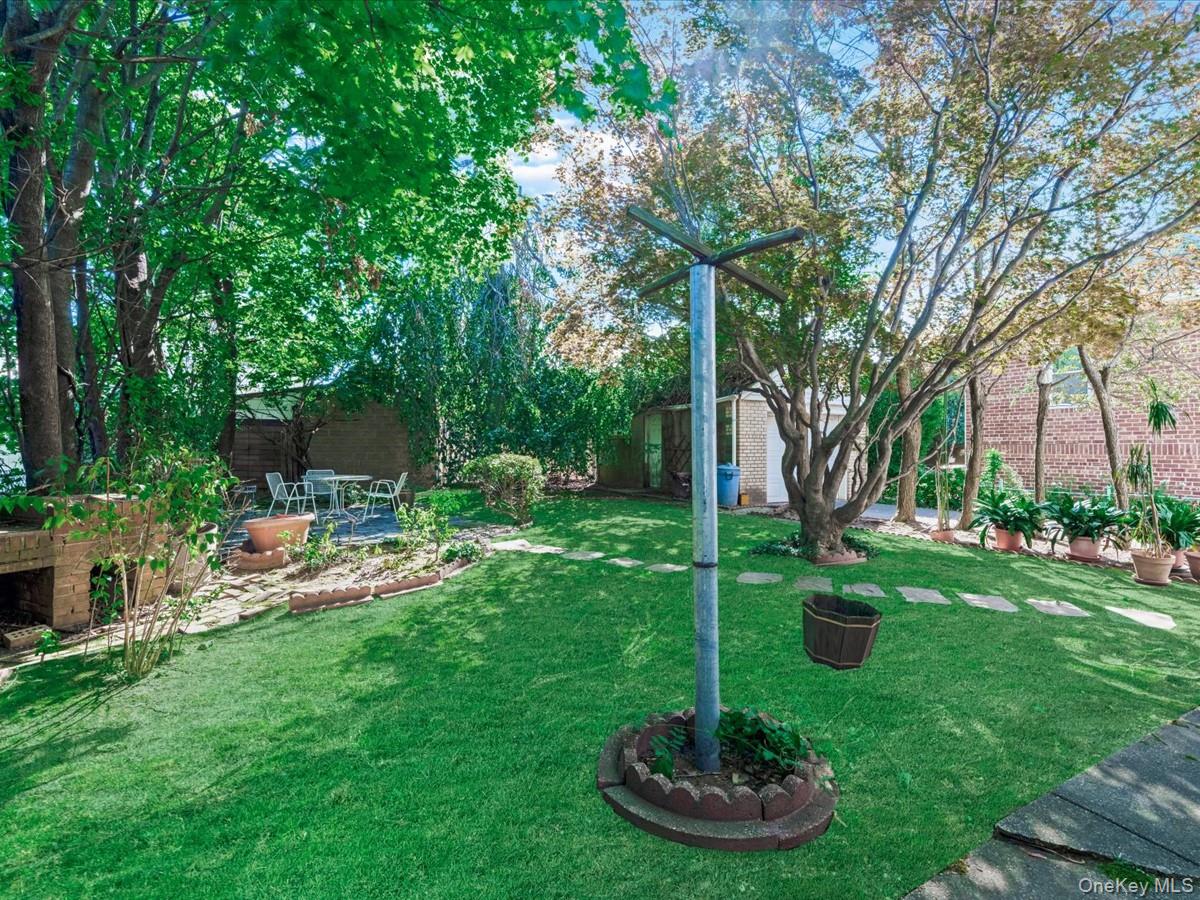 85-65 262nd Street, Floral Park, NY 11001