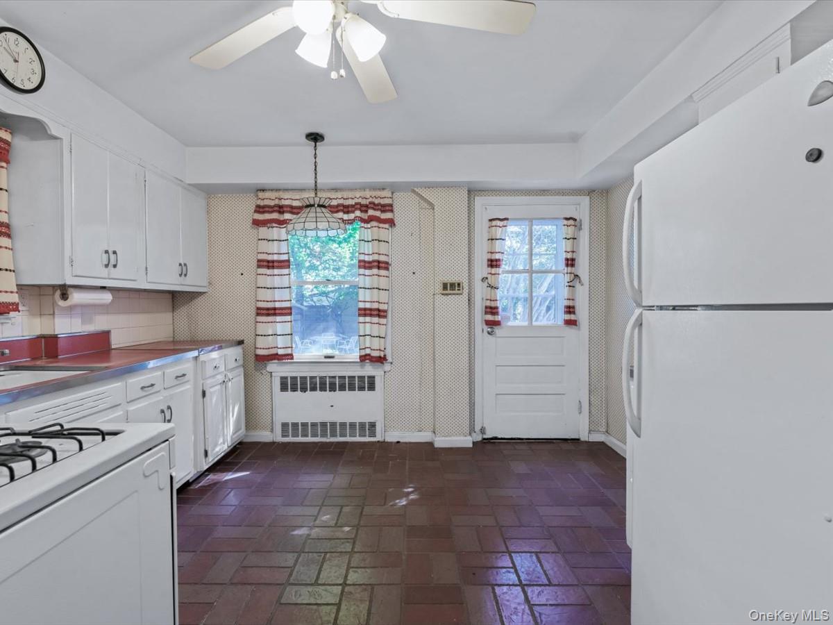 85-65 262nd Street, Floral Park, NY 11001