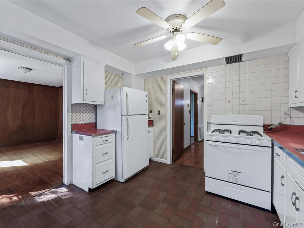 85-65 262nd Street, Floral Park, NY 11001