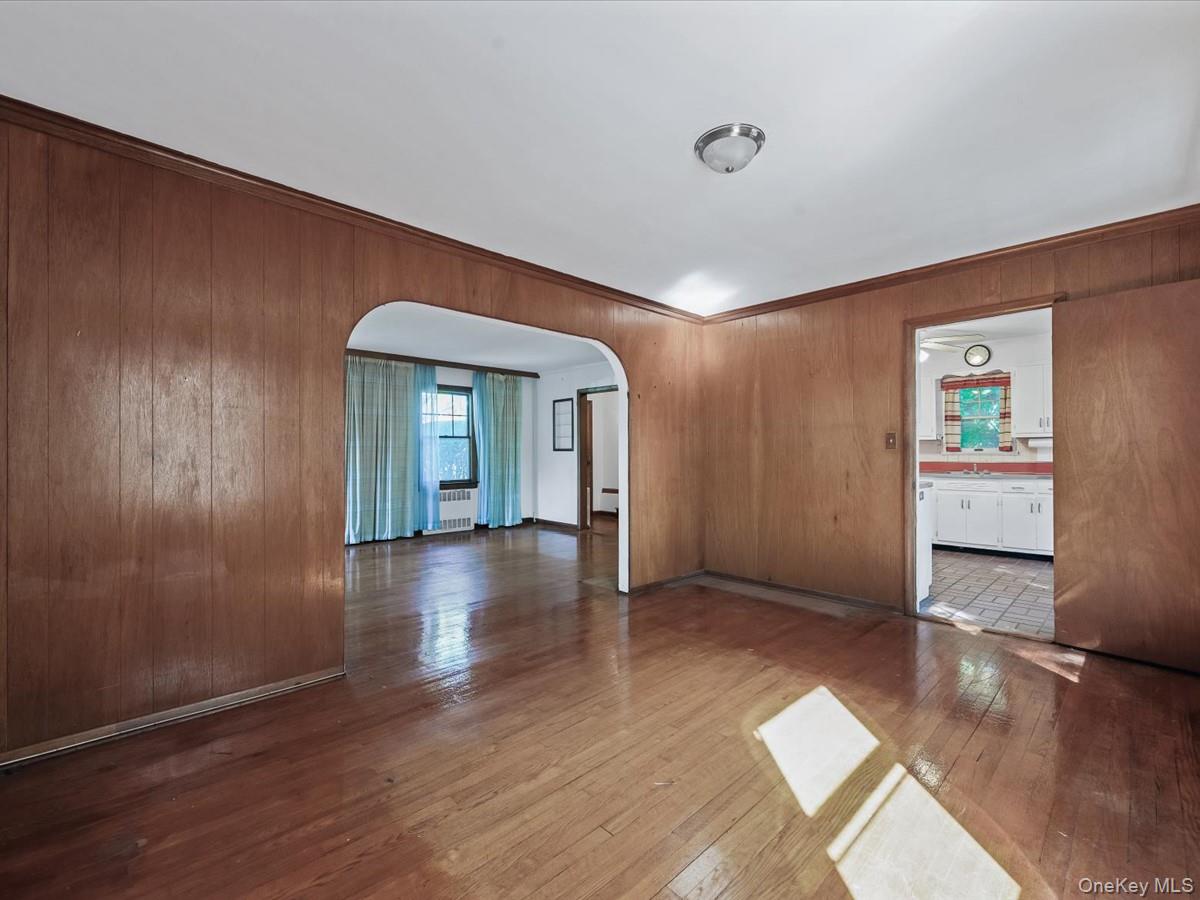 85-65 262nd Street, Floral Park, NY 11001