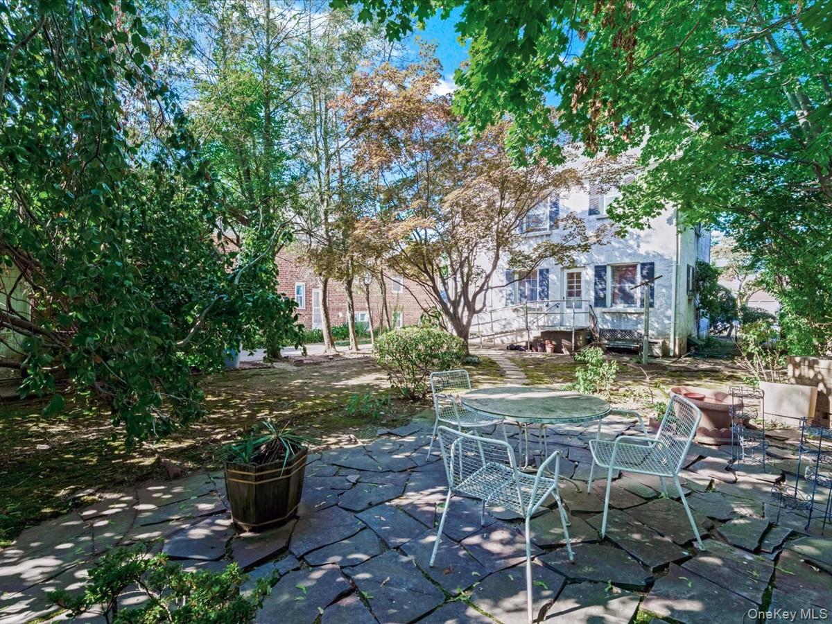 85-65 262nd Street, Floral Park, NY 11001