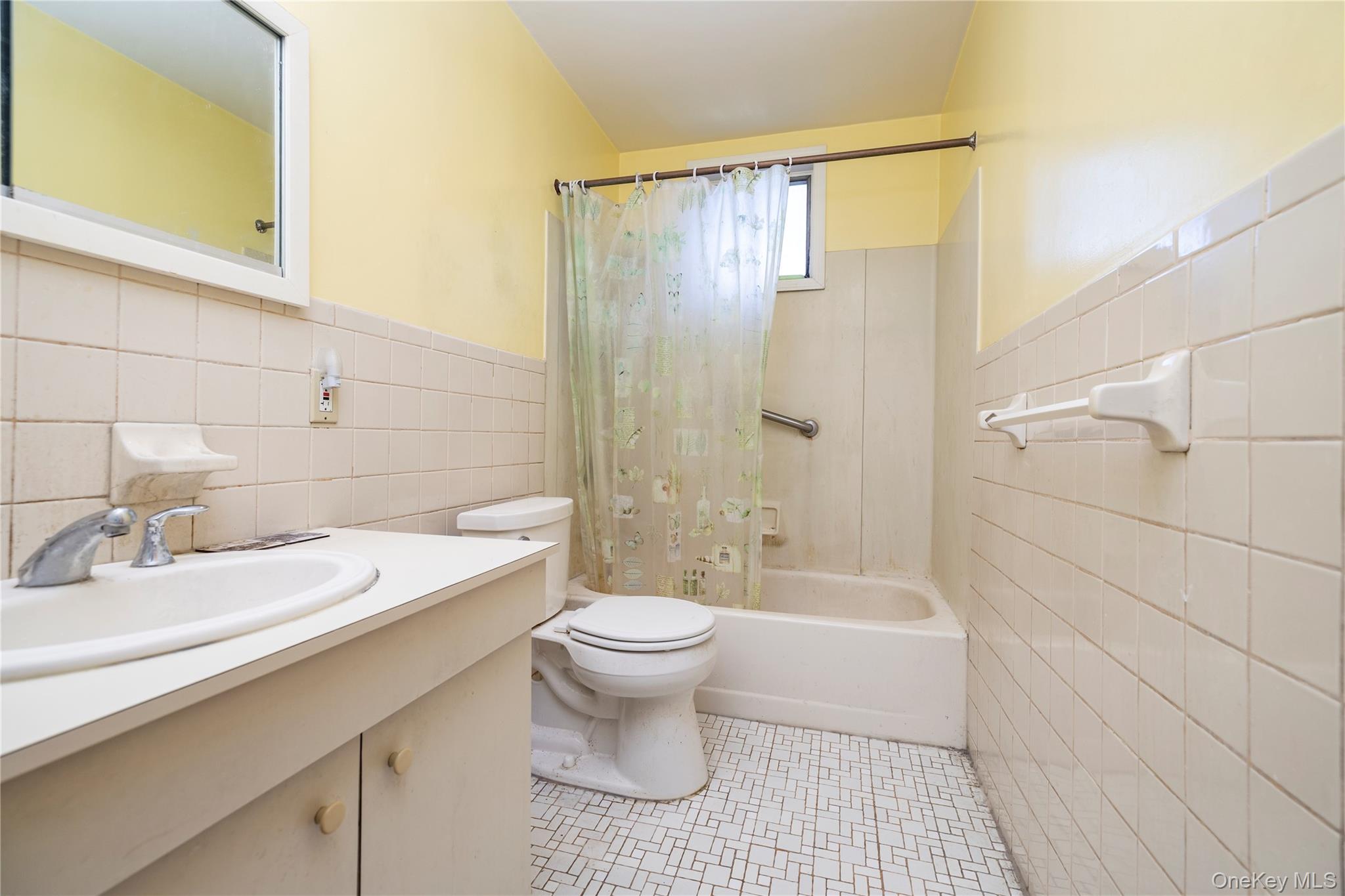 59 Lakeview Avenue, Lynbrook, NY 11563