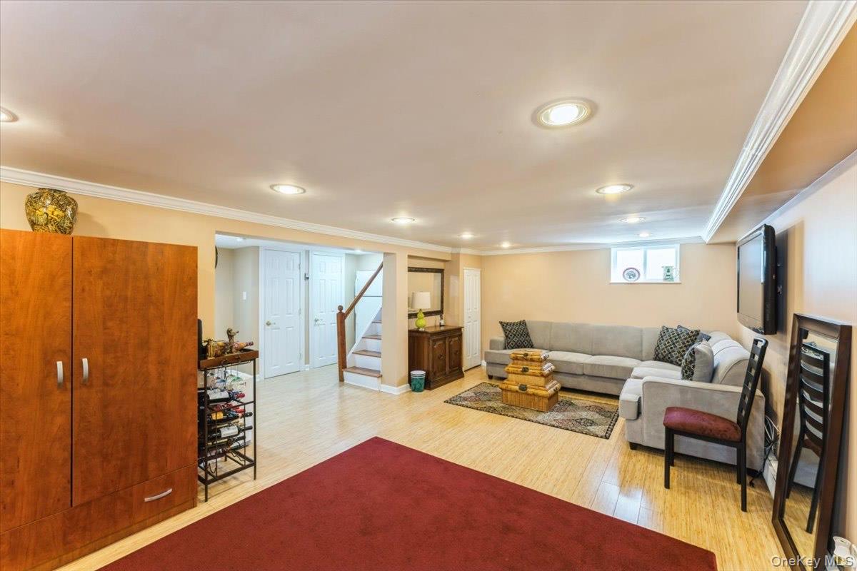 1116 Theodora Street, Franklin Square, NY 11010