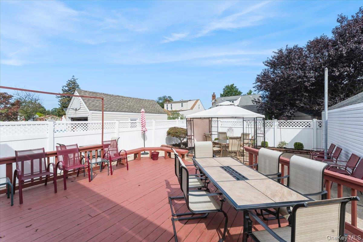 1116 Theodora Street, Franklin Square, NY 11010