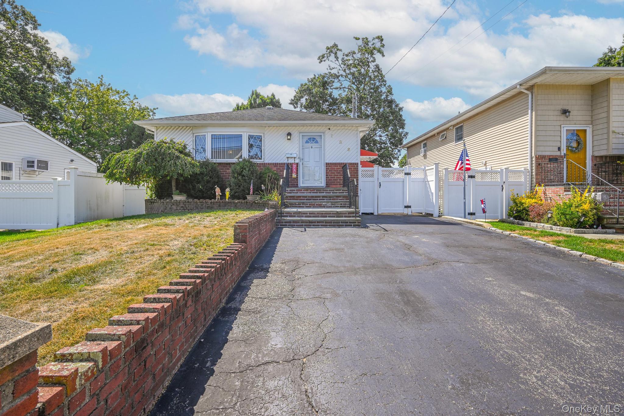 126 Commonwealth Avenue, Massapequa, NY 11758