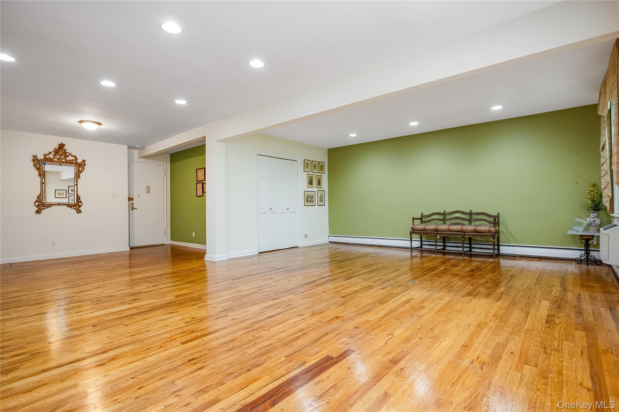 25 Canterbury Road # 3F, Great Neck, NY 11021