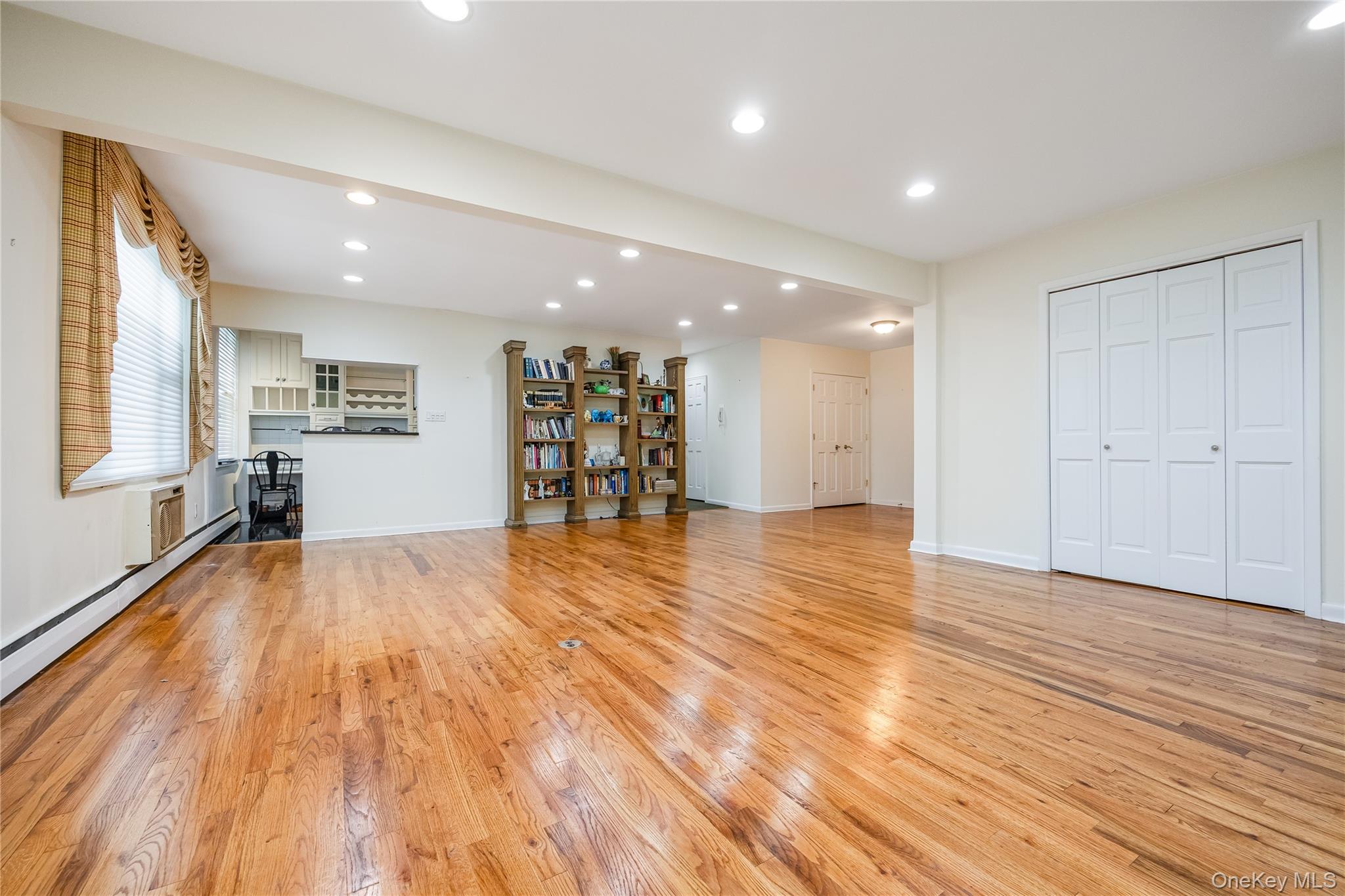 25 Canterbury Road # 3F, Great Neck, NY 11021