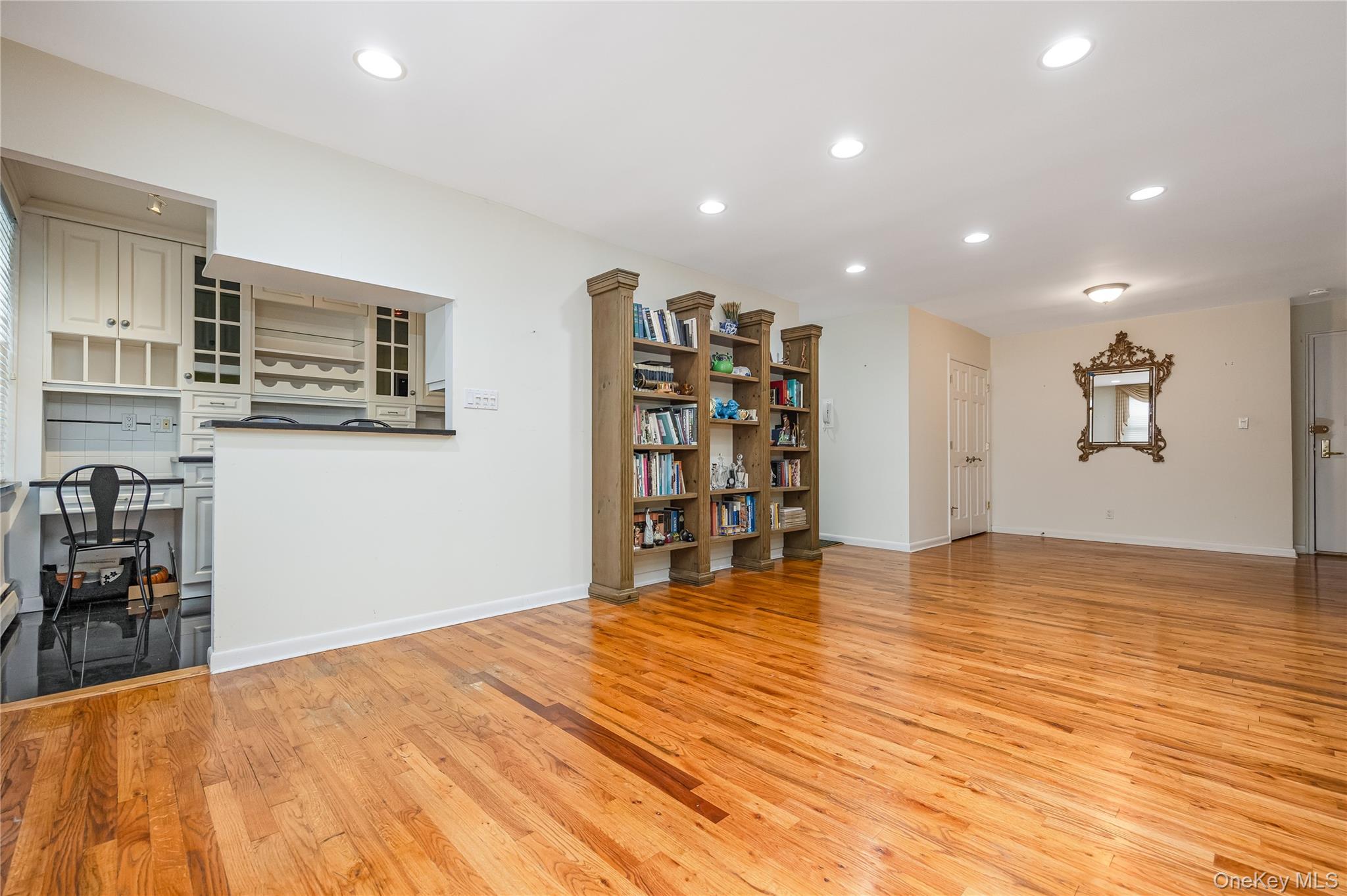 25 Canterbury Road # 3F, Great Neck, NY 11021