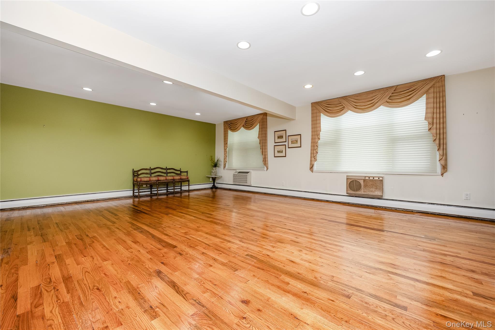 25 Canterbury Road # 3F, Great Neck, NY 11021