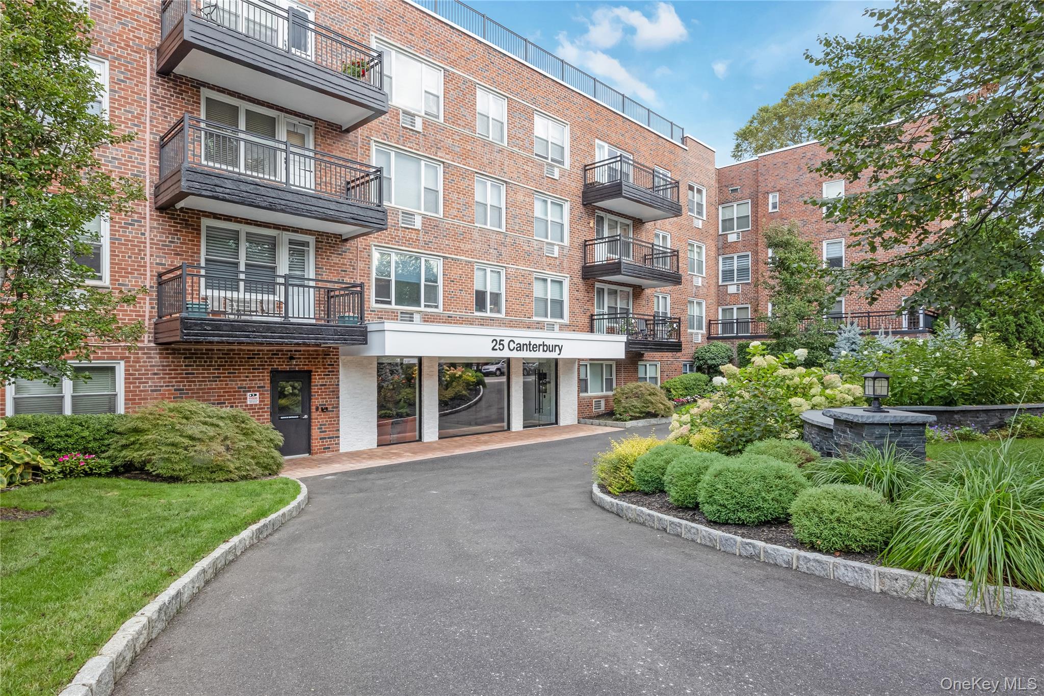 25 Canterbury Road # 3F, Great Neck, NY 11021