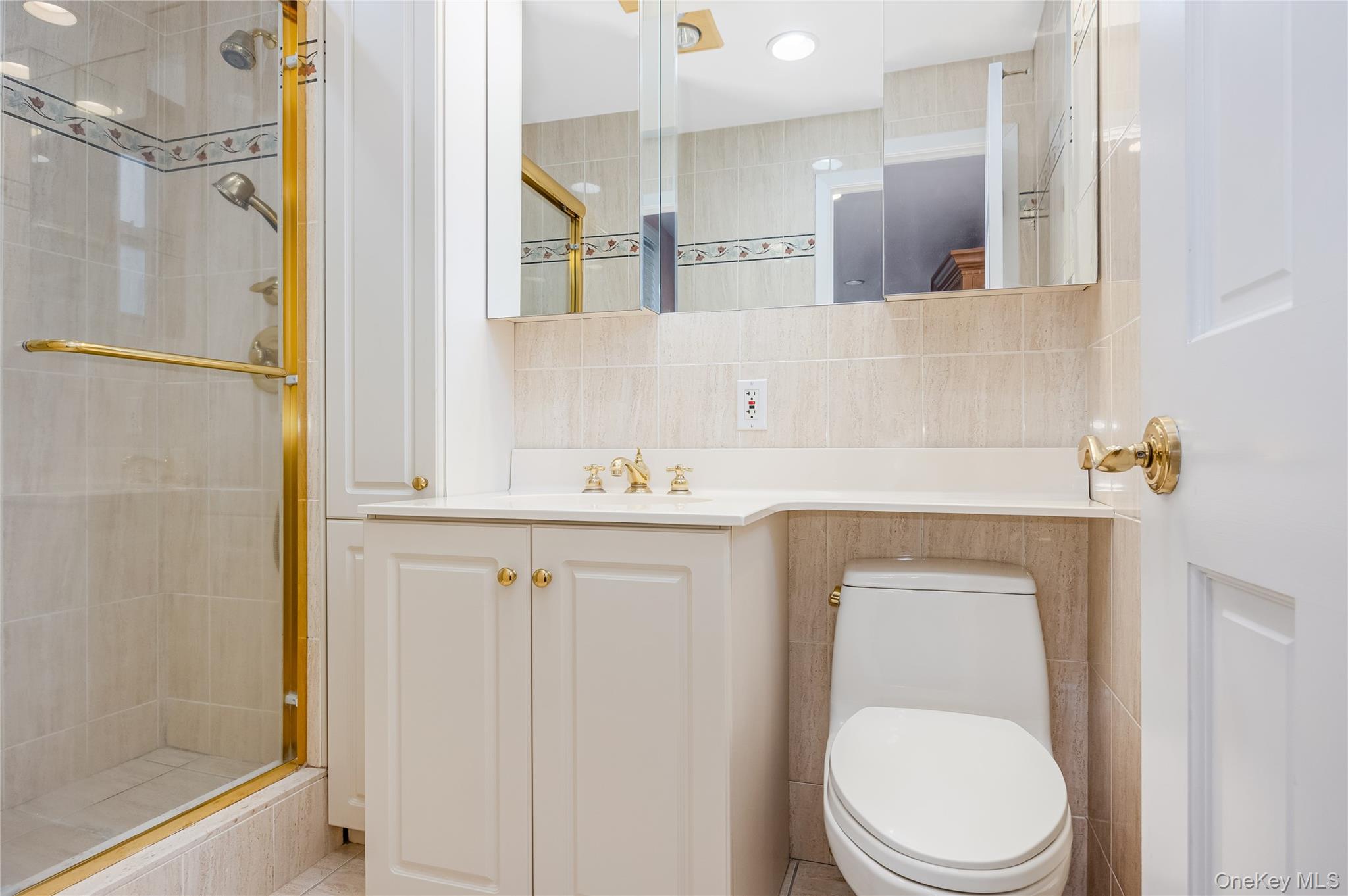 25 Canterbury Road # 3F, Great Neck, NY 11021