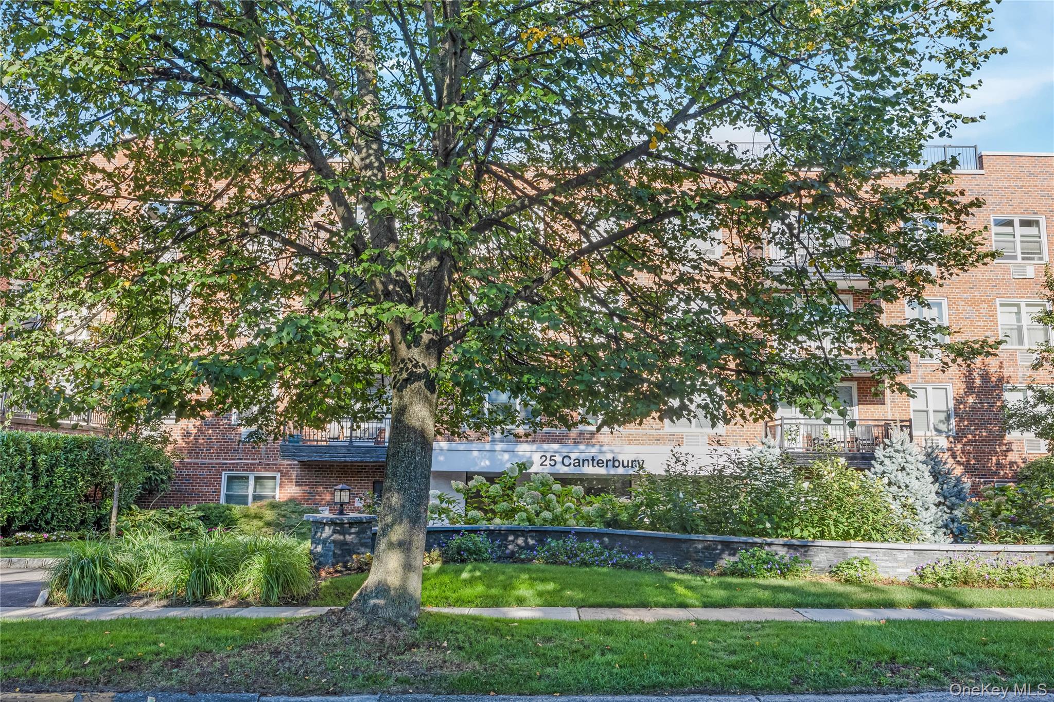 25 Canterbury Road # 3F, Great Neck, NY 11021