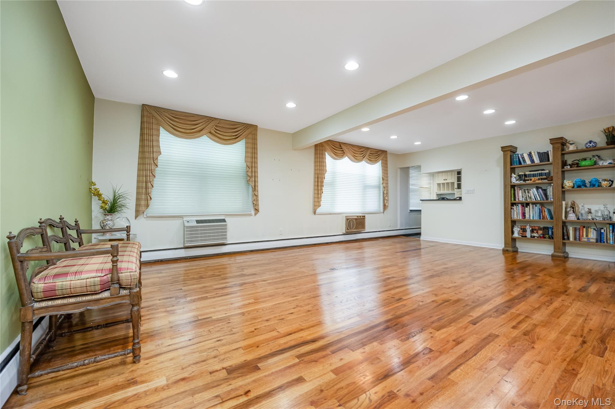 25 Canterbury Road # 3F, Great Neck, NY 11021