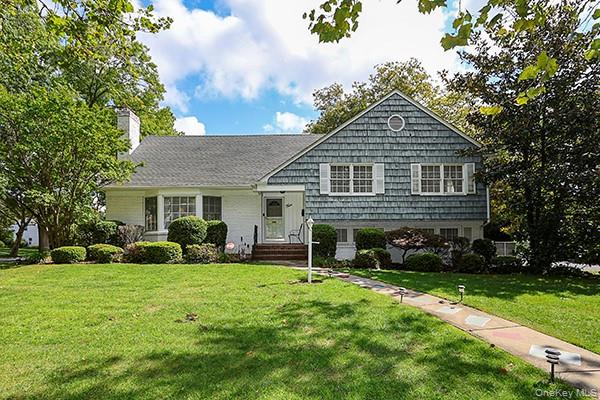 4 Barnes Lane, Garden City, NY 11530