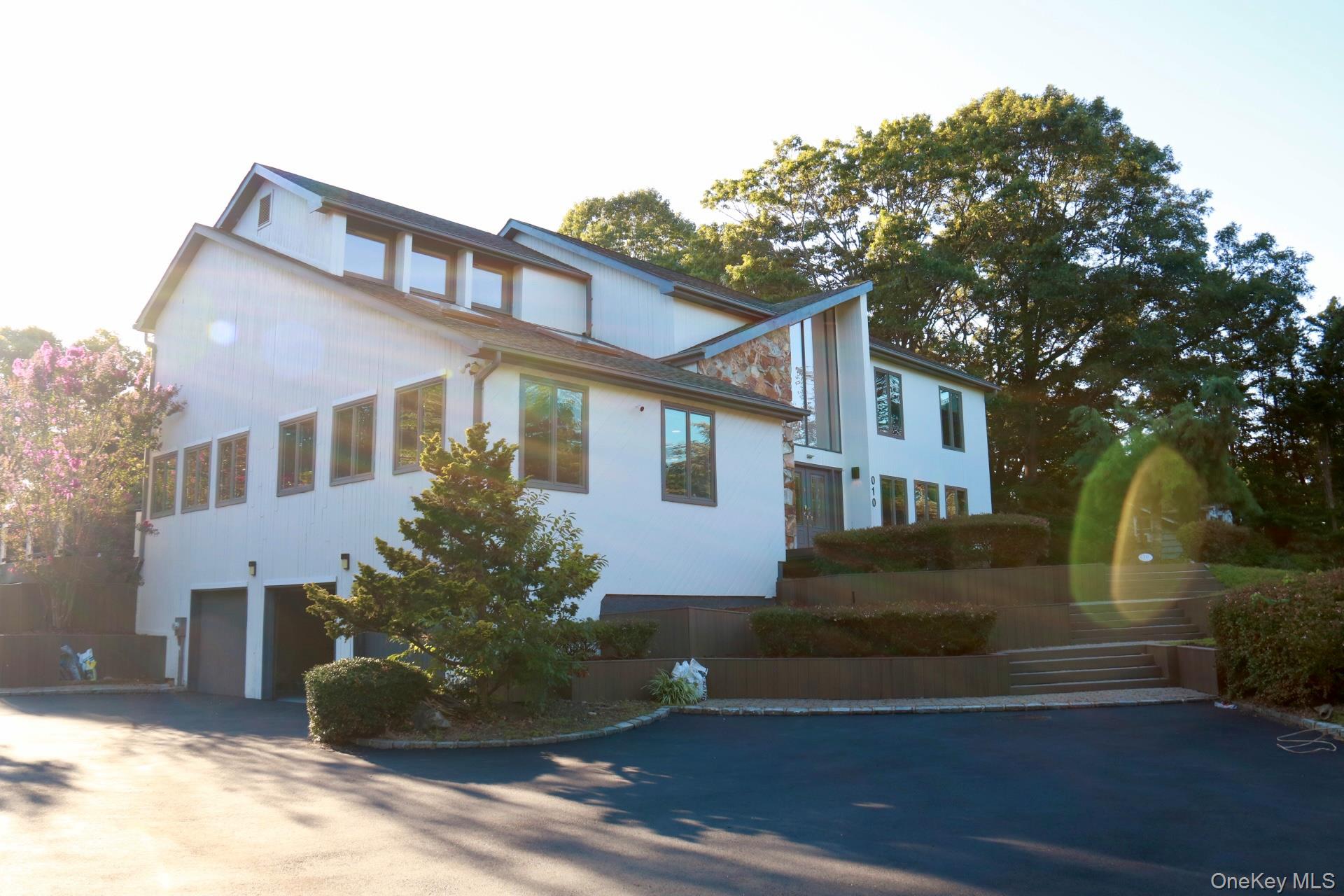 10 Cedarfield Terrace, Saint James, NY 11780