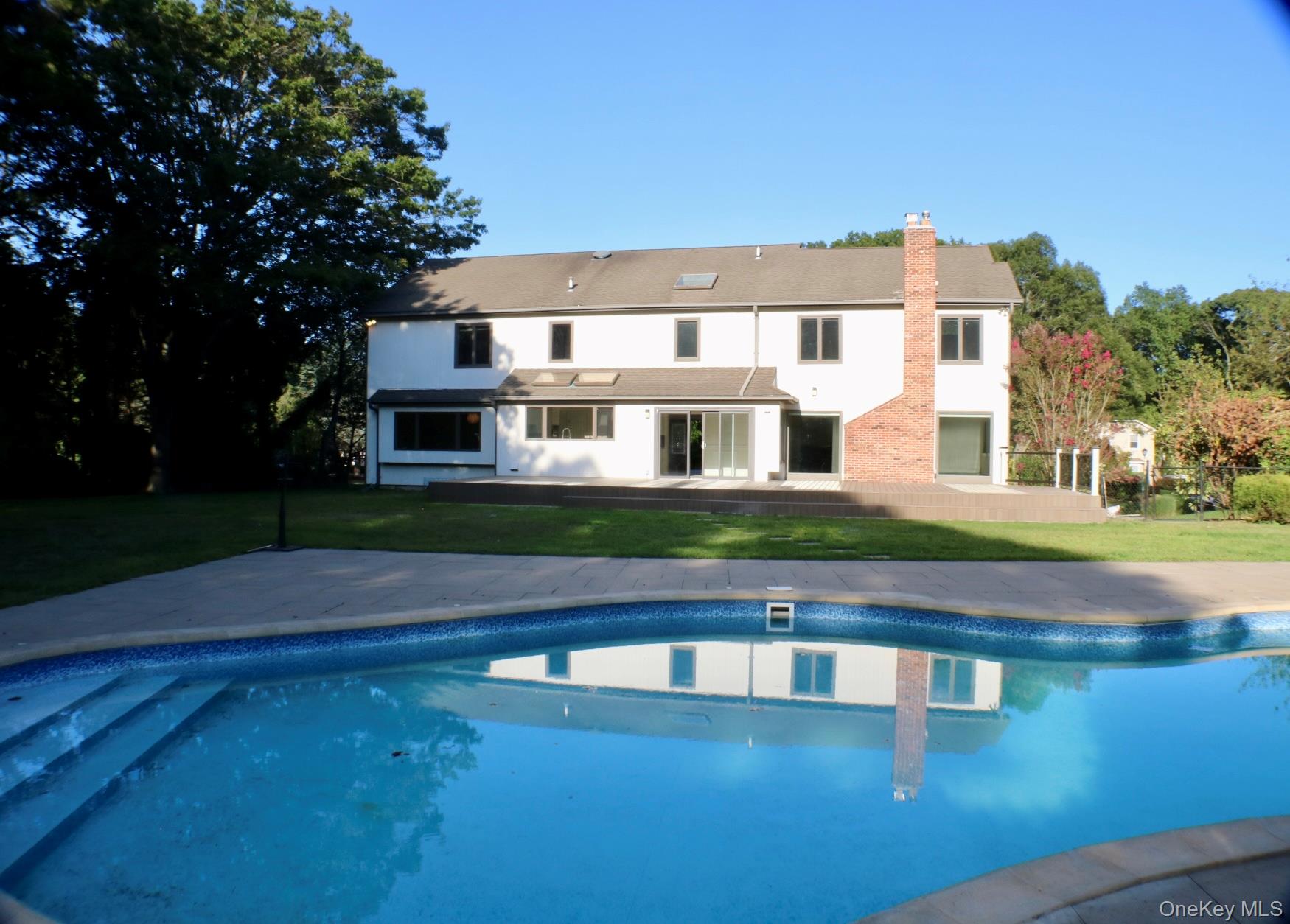 10 Cedarfield Terrace, Saint James, NY 11780