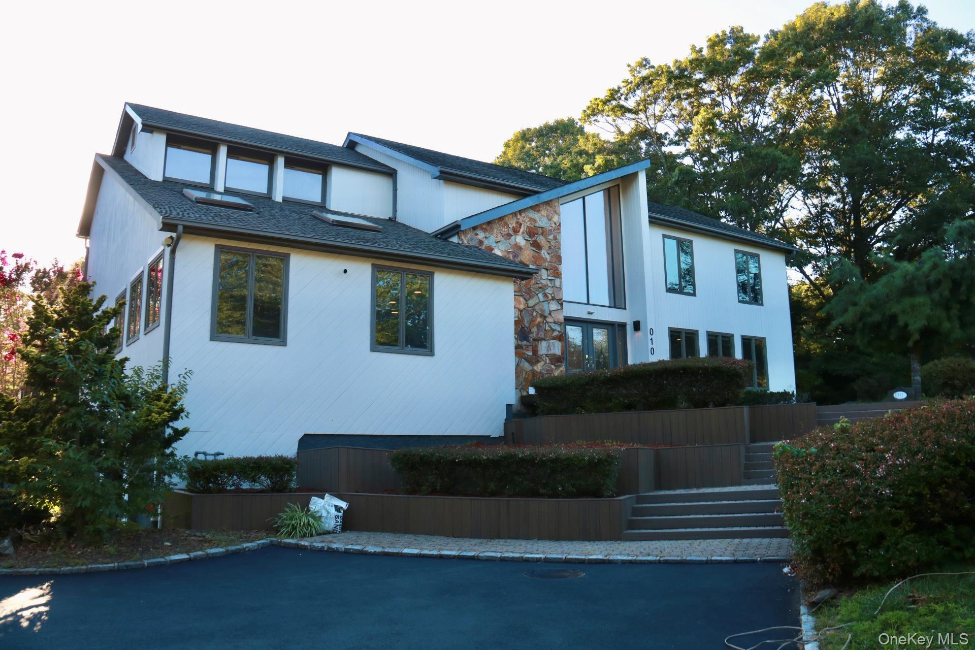 10 Cedarfield Terrace, Saint James, NY 11780