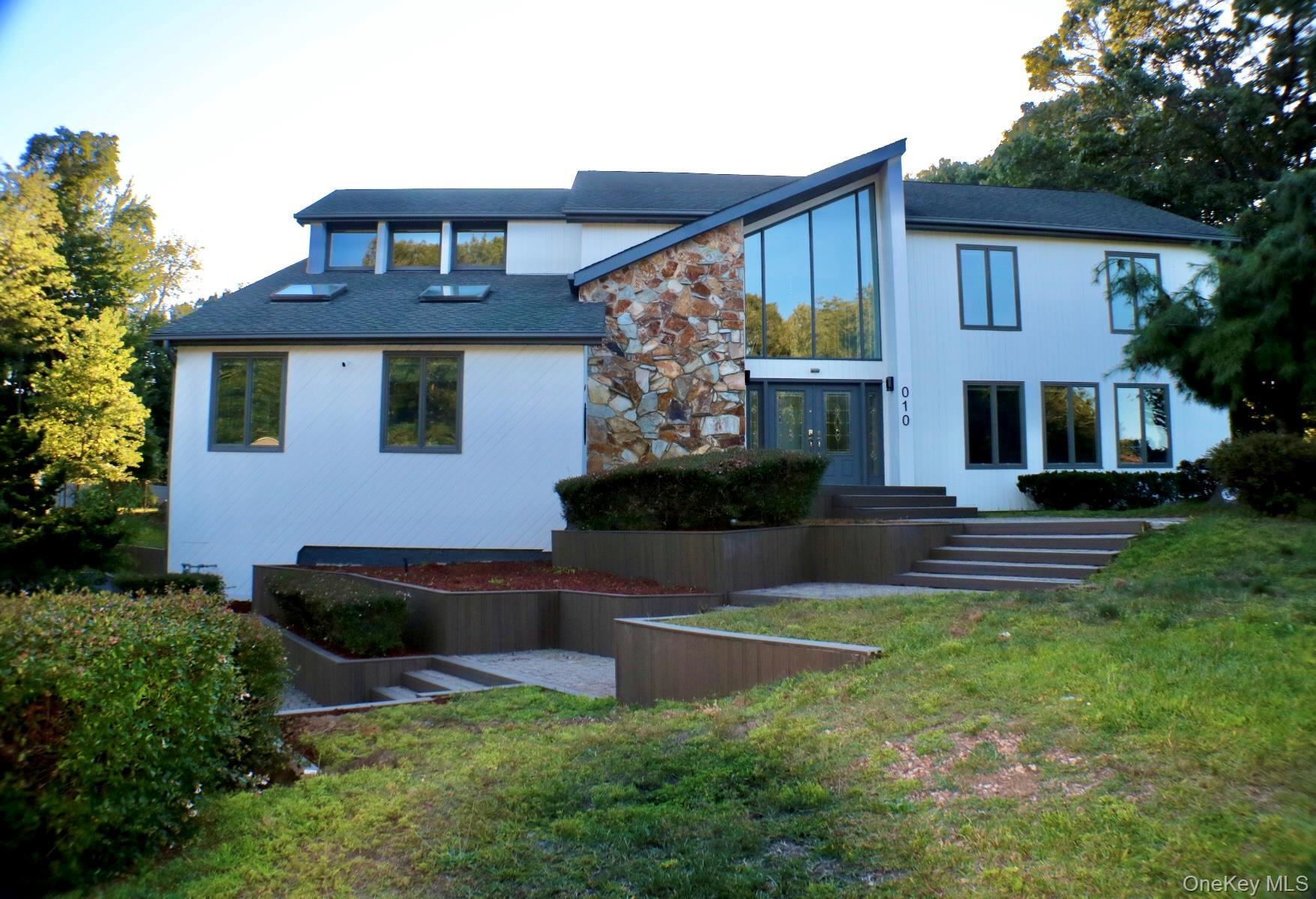 10 Cedarfield Terrace, Saint James, NY 11780