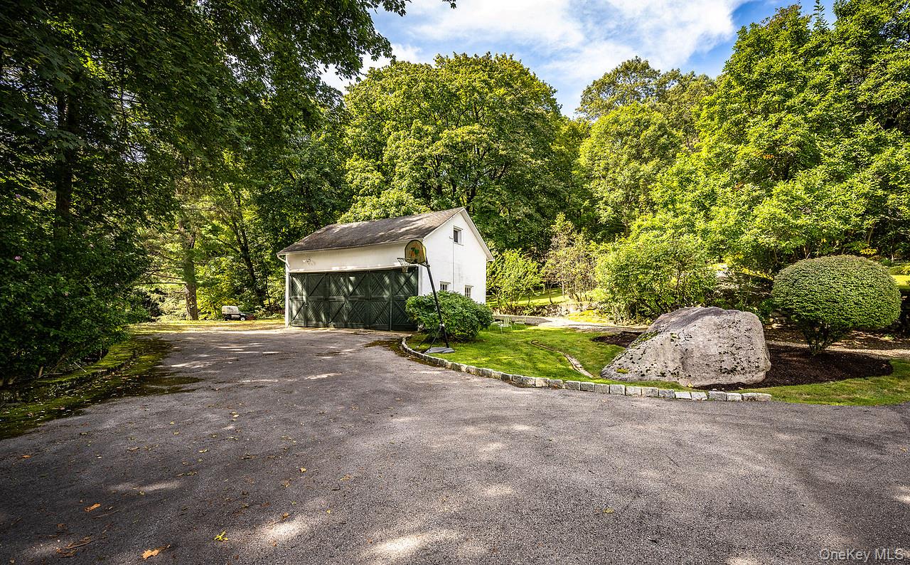 24 Sleepy Hollow Road, Briarcliff Manor, NY 10510