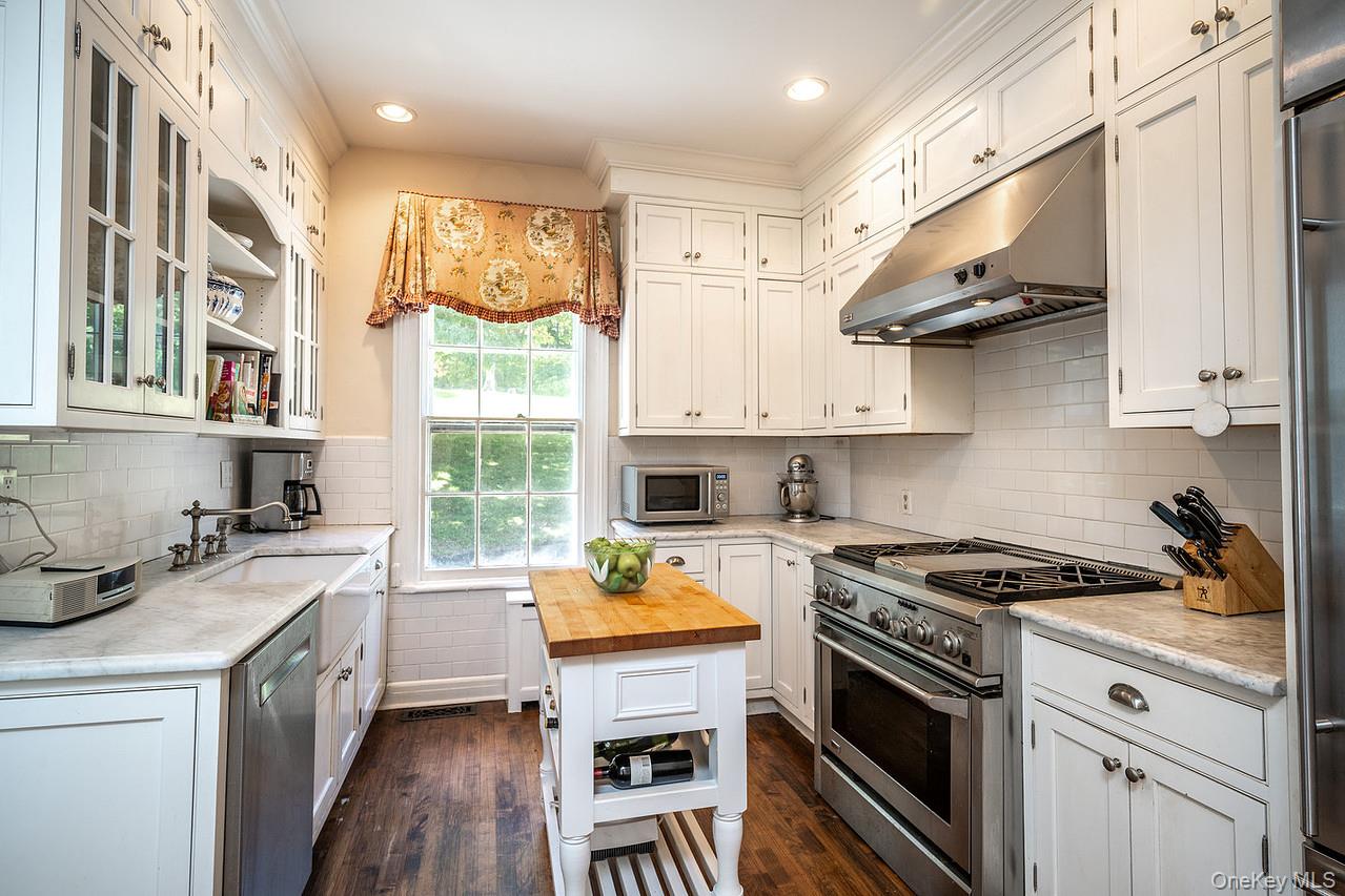 24 Sleepy Hollow Road, Briarcliff Manor, NY 10510