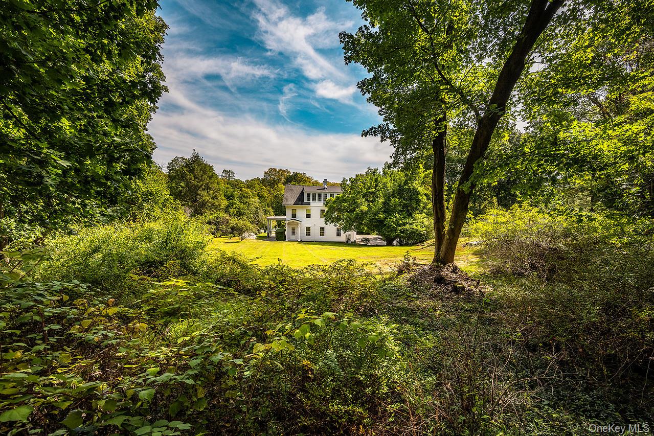 24 Sleepy Hollow Road, Briarcliff Manor, NY 10510