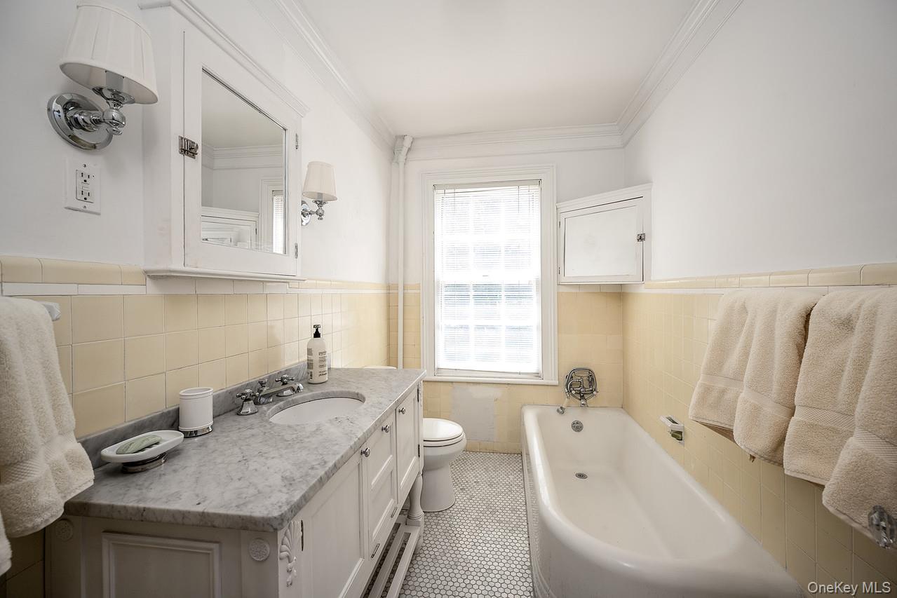 24 Sleepy Hollow Road, Briarcliff Manor, NY 10510