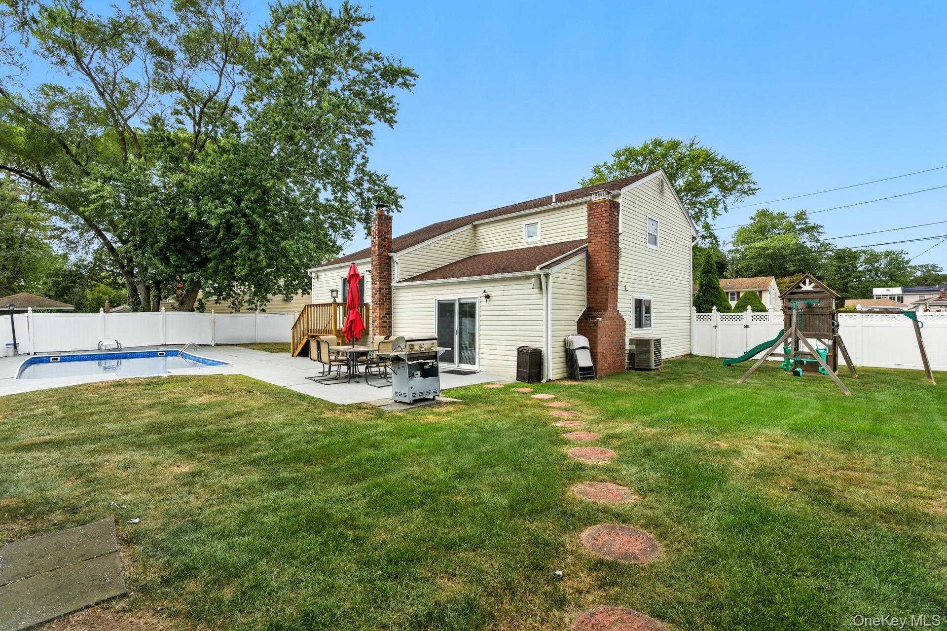 86 Riddle Street, Brentwood, NY 11717