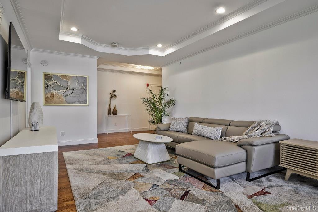 323 Roosevelt Way # 2301, Westbury, NY 11590