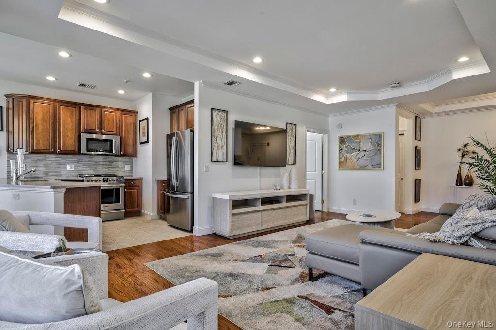 323 Roosevelt Way # 2301, Westbury, NY 11590