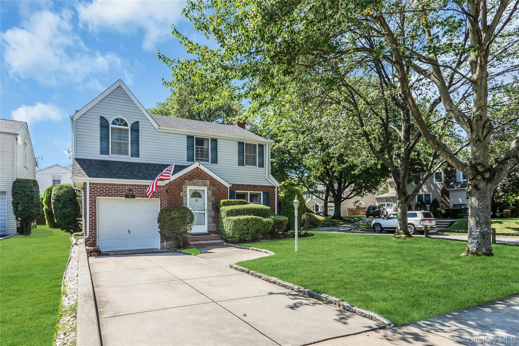 130 Cambridge Avenue, Stewart Manor, NY 11530
