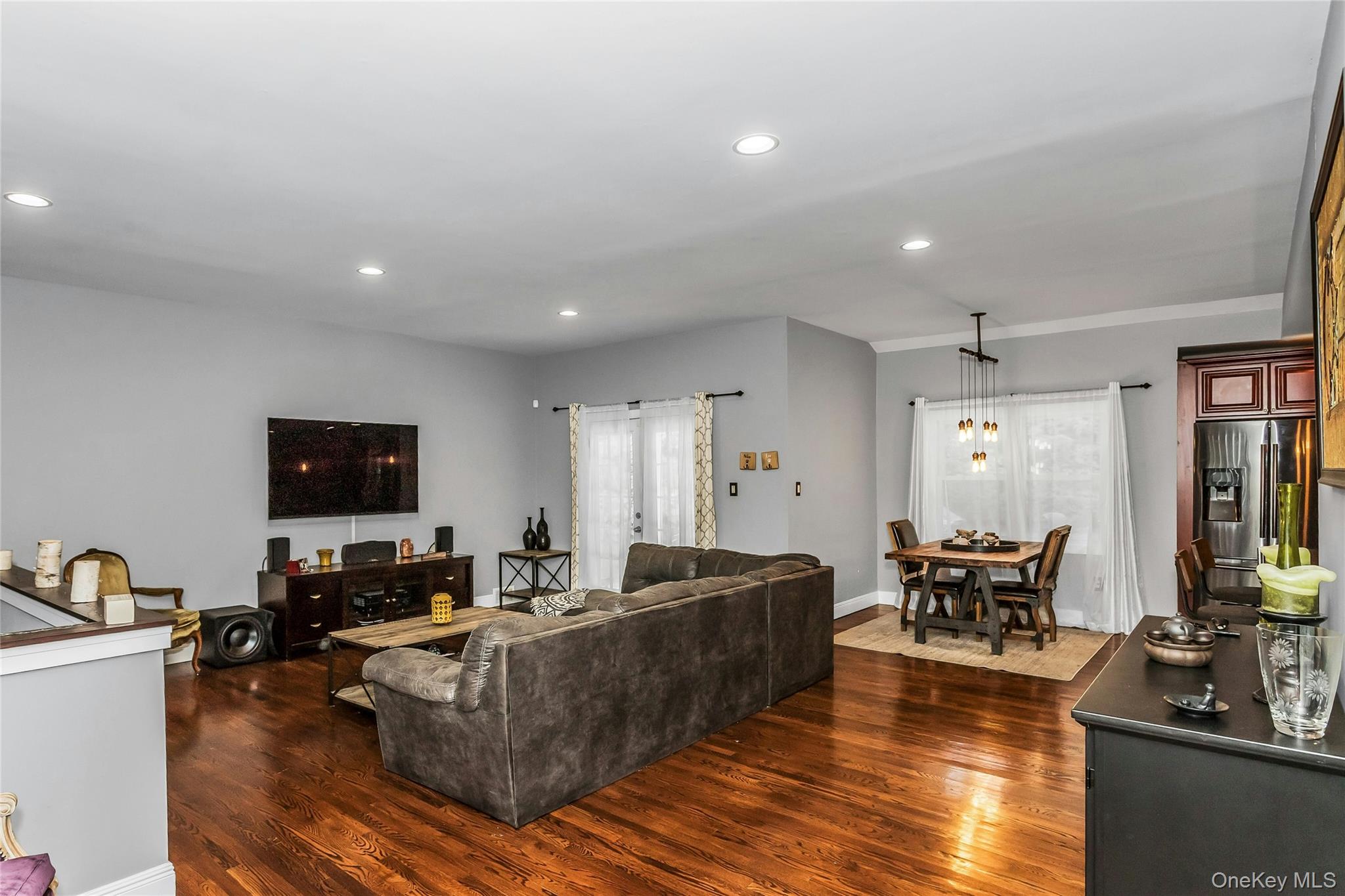 5 Meadowfield Lane, Glen Cove, NY 11542