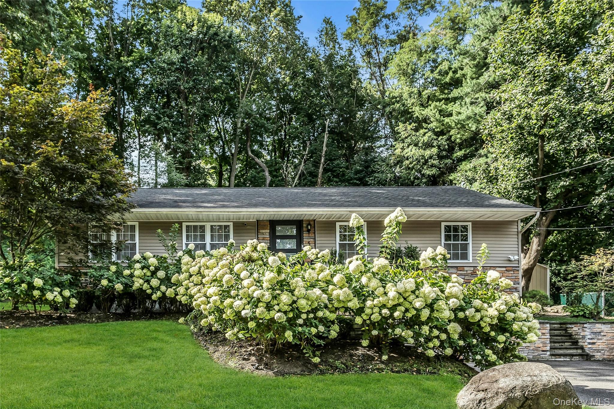 5 Meadowfield Lane, Glen Cove, NY 11542